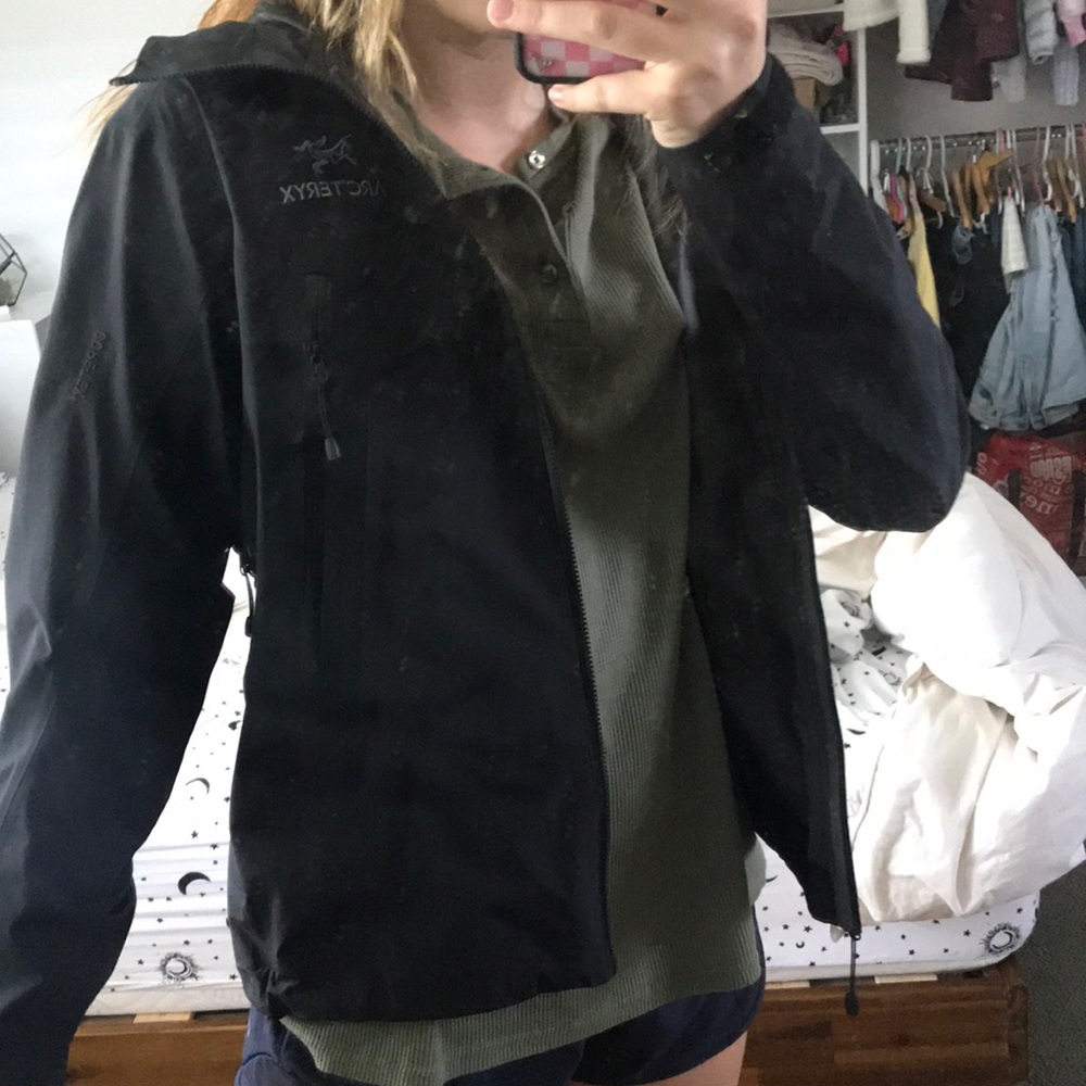black wind breaker/ rain jacket